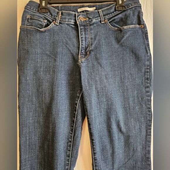 Levi's Jeans Women's 31 (30x29.5) Classic Bootcut Mid Rise Dark Stretch EUC - Picture 4 of 10
